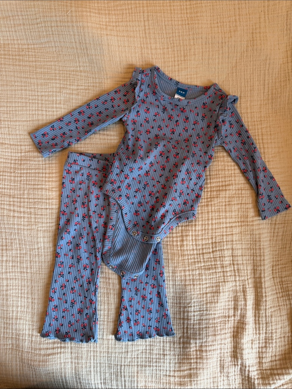 Old Navy Blue Ribbed Floral Baby Set